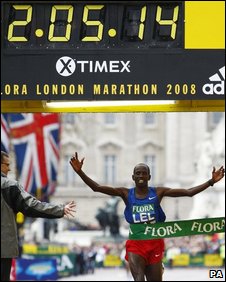 Martin Lel from Kenya winning the Elite mens' race 